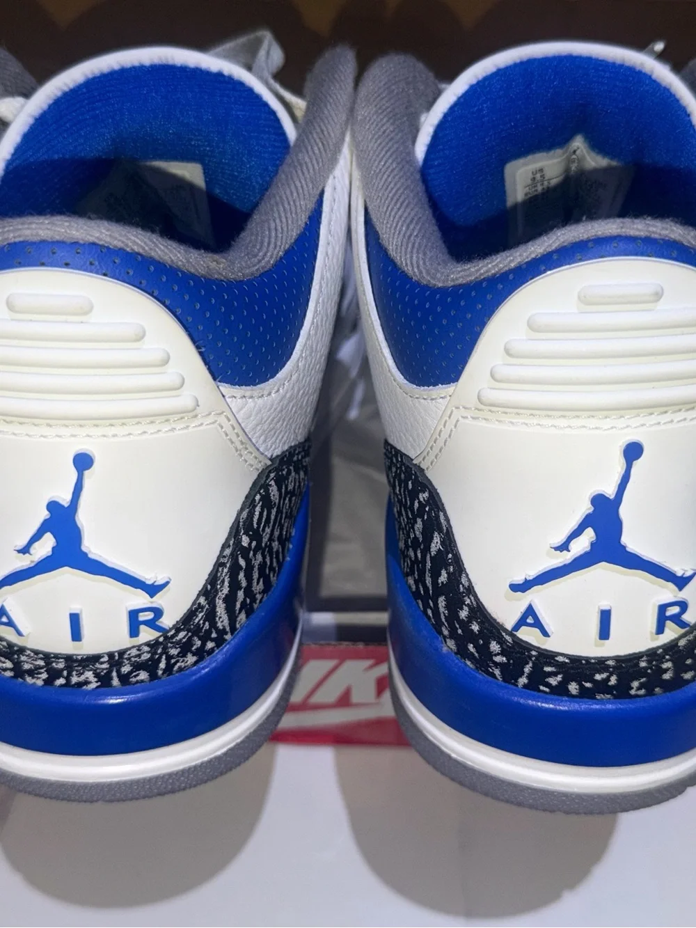 Jordan Men's White, Blue and Gray Retro Sneakers